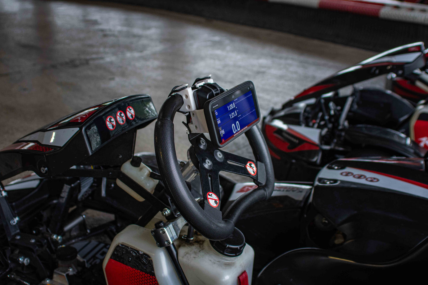 Support de téléphone et RaceBox pour karting