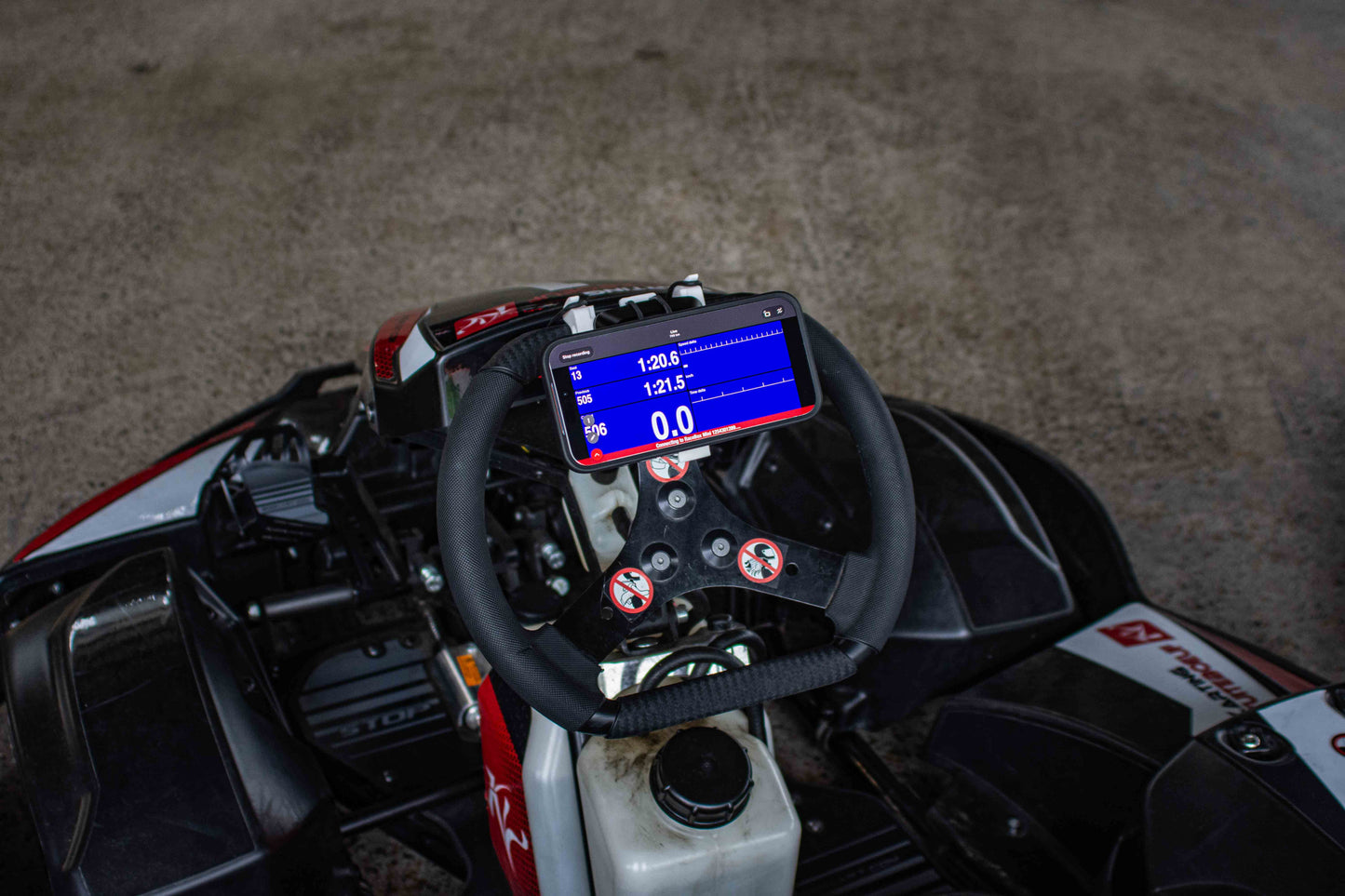 Support de téléphone et RaceBox pour karting