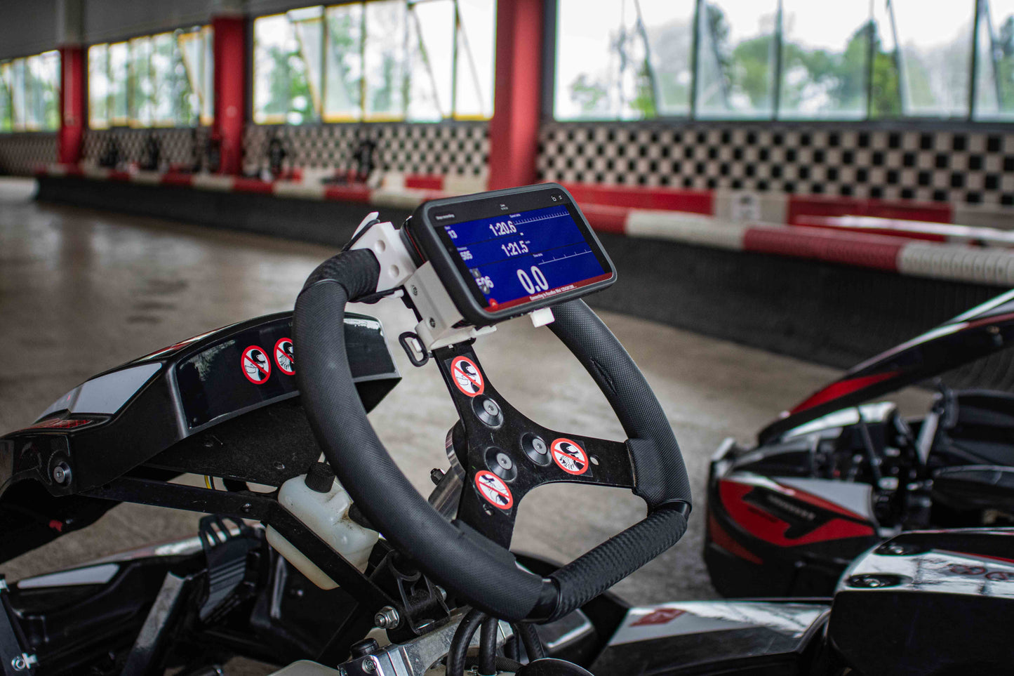 Support de téléphone et RaceBox pour karting