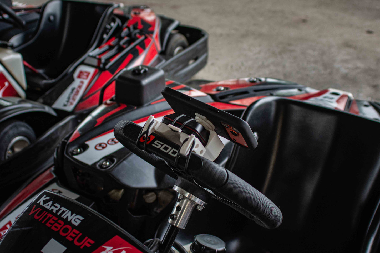 Support de téléphone et RaceBox pour karting
